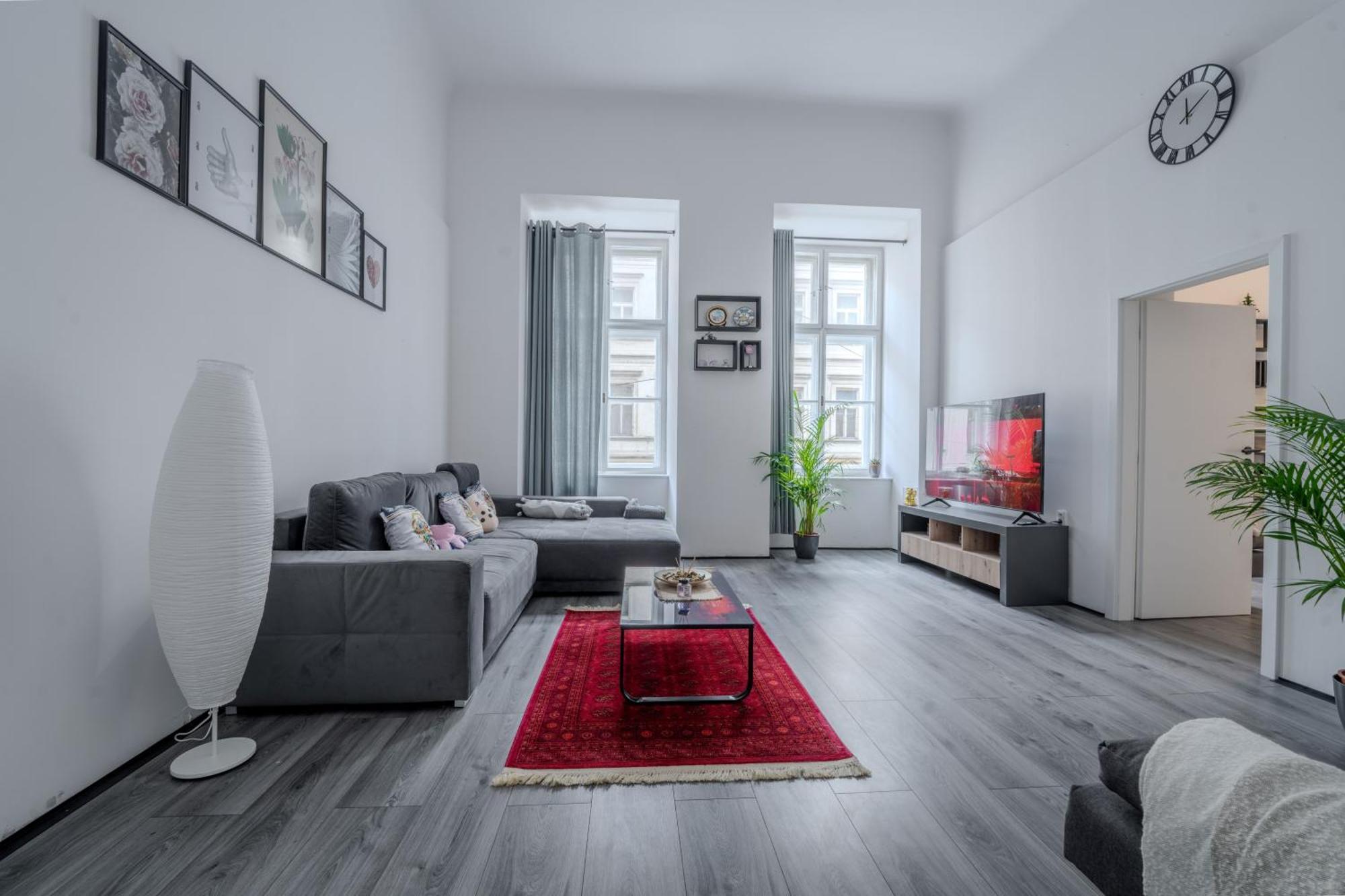 Stunning & Spacious 2bdr In Center Prague1 Apartament