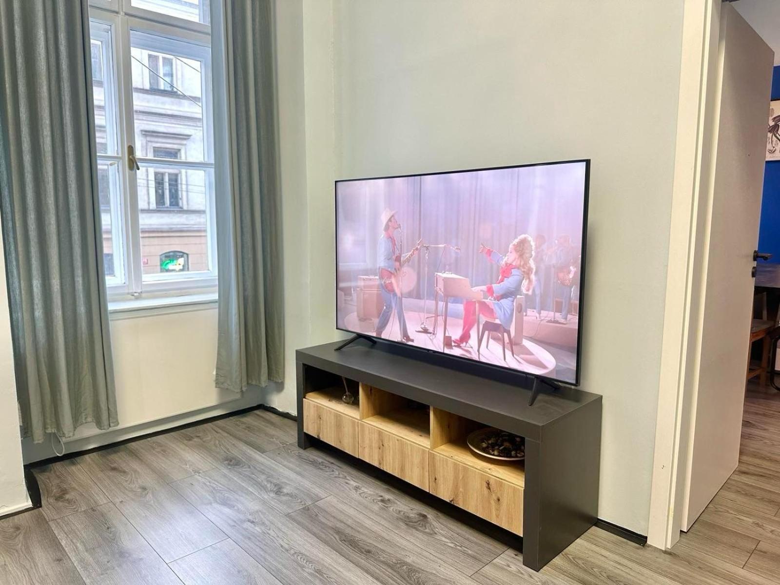 Stunning & Spacious 2bdr In Center Prague1 Apartament